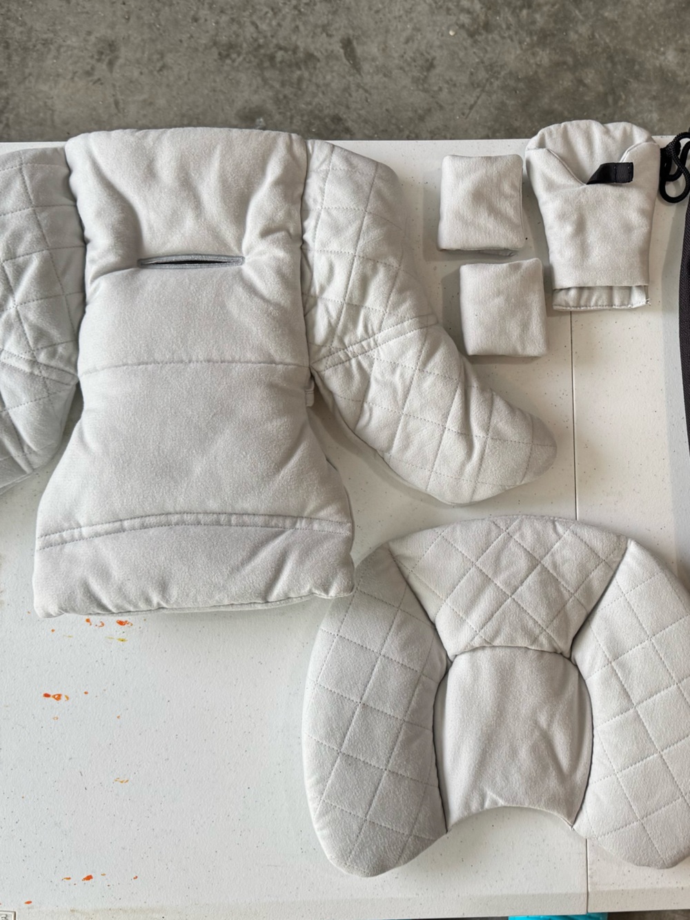 Nuna Pipa Car Seat Inserts Light Grey 5 Piece & Storage Bag